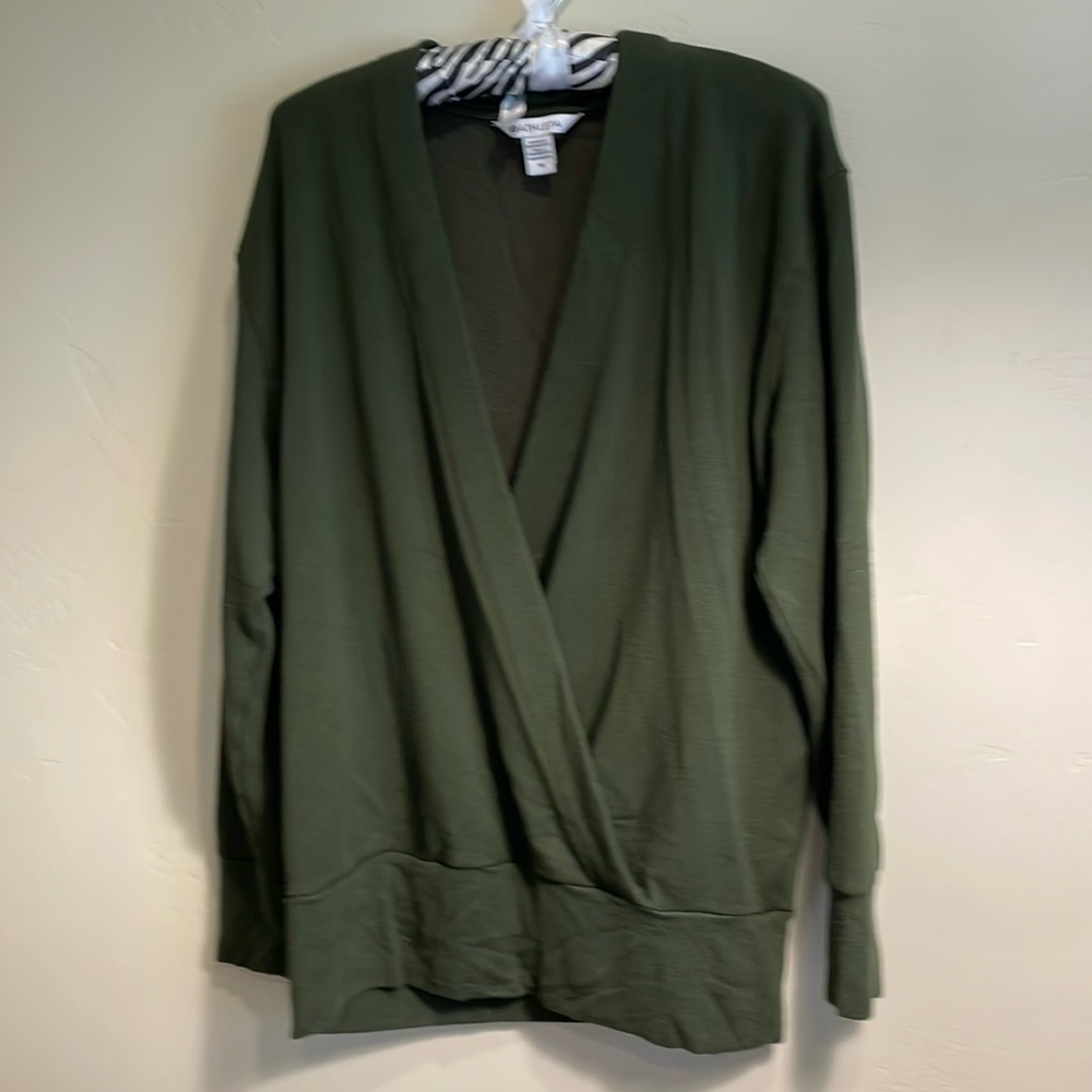 Athleta olive green soft piranha long sleeve wrap. Size medium.